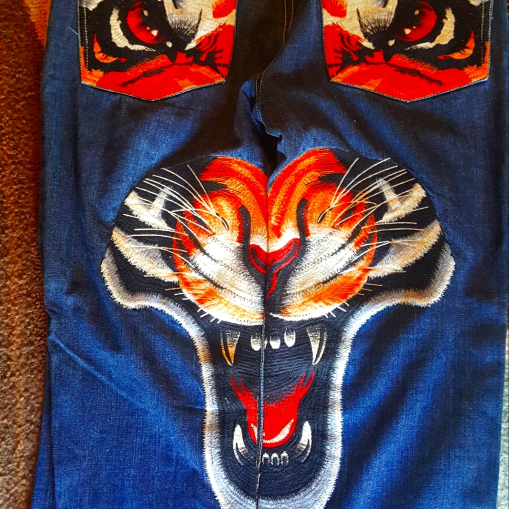 Vintage parish fit very hard to find barely worn. Jacket shirt and jeans.